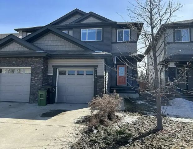 Beautiful 3 Bedroom 2.5 Bathroom Duplex - Freshly Painted! Private Yard + Deck!! | 7167 Cardinal Way Southwest, Edmonton - Photo 1
