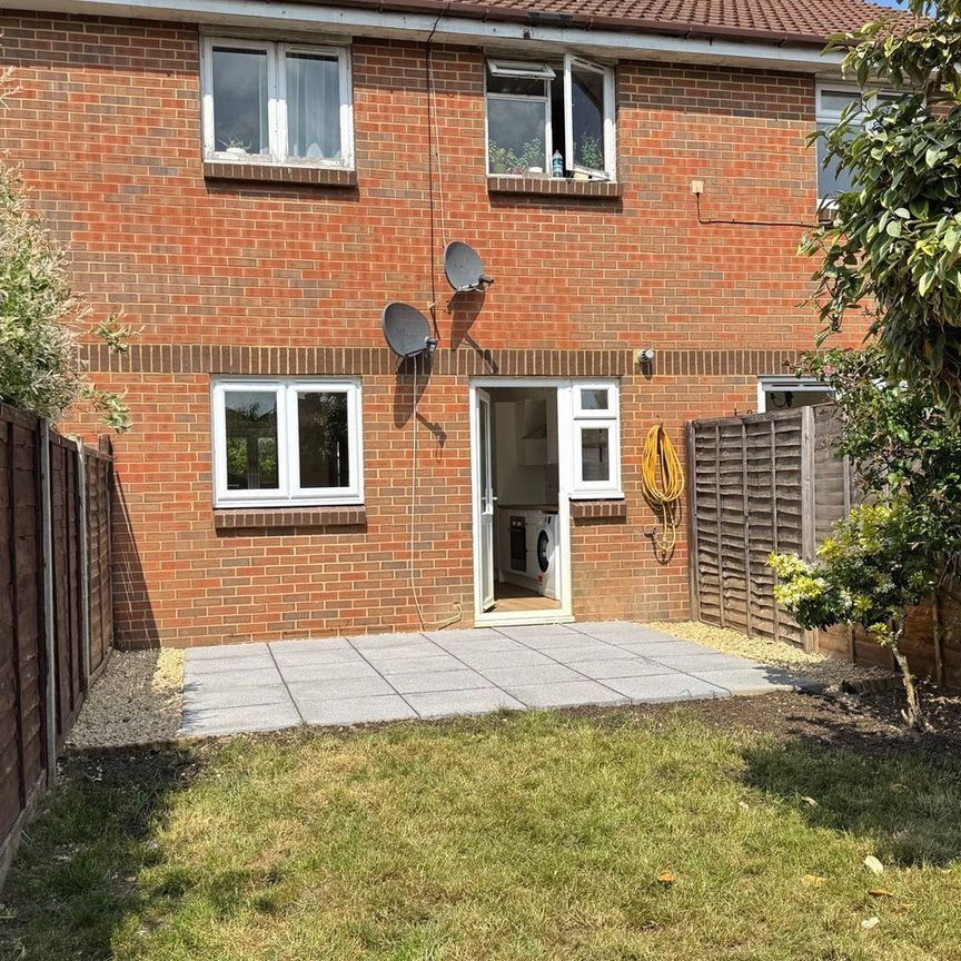 Shaw Drive, Walton-on-Thames, Surrey, KT12 - Photo 1