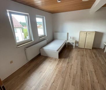 geräumige 3 Zimmer, Küche, Bad Wohnung mit Stellplatz - Photo 3