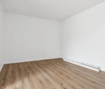 Ny-renoveret lejlighed med skøn walk-in closet og opvasker i Silkeb... - Photo 5