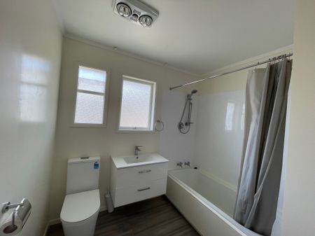 3 Bedroom House with Rural Views Available Mid July - Photo 5