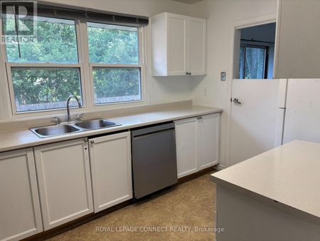 4130 Lawrence Avenue E – Toronto E10, Ontario - Photo 3