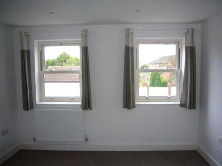 3 bedroom end of terrace house to rent - Photo 3