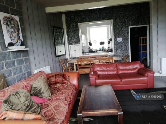 1 bedroom in a house share to rent - Photo 1