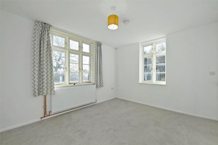 2 bedroom end of terrace house to rent - Photo 3
