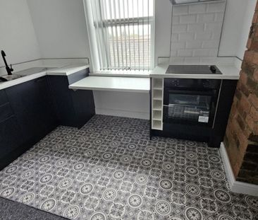 2 bed Flat - To Let - Photo 2