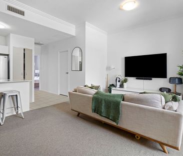 Low maintenance ground floor unit in great location - Photo 2