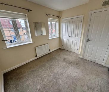 2 bedroom end of terrace house to rent - Photo 2
