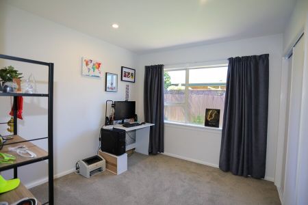 HOON HAY – 3 BEDROOM, 1 BATHROOM, DOUBLE GARAGE - Photo 4