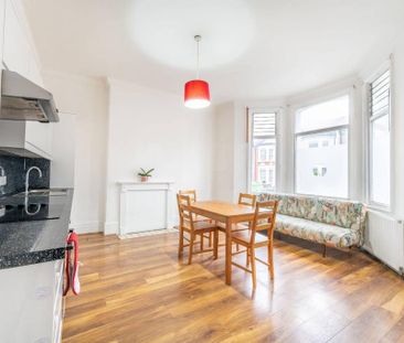 3 bedroom flat to rent - Photo 4