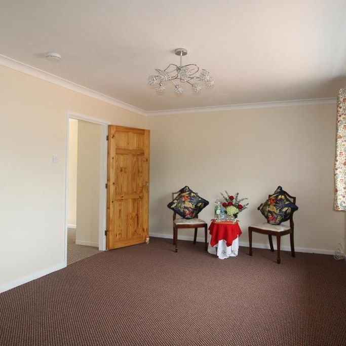 3 bedroom semi-detached bungalow to rent - Photo 1