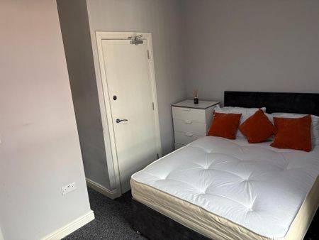 1 bedroom in a house share to rent - Photo 2