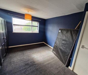 3 bedroom flat to rent - Photo 2