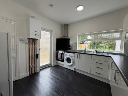 Green Lane, Sunbury-on-Thames, Surrey,TW16 - Photo 5
