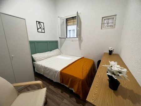 Calle de Salitre, Madrid, Community of Madrid 28012 - Photo 4