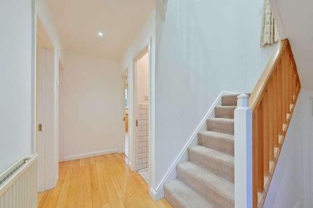 Bowring Green, Wd, Bushey, WD19 - Photo 2