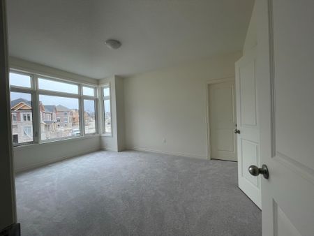 For Lease - 1231 Plymouth Drive, Oshawa, Ontario - Photo 3