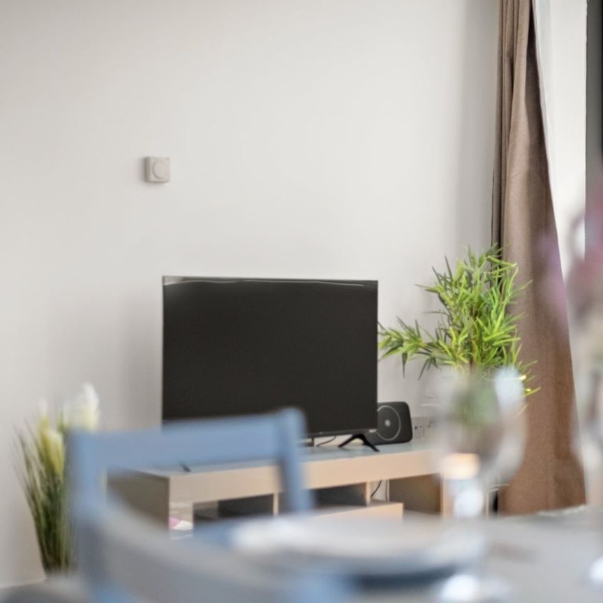2 Bed Detached House, East India Dock Road, E14 - Photo 1