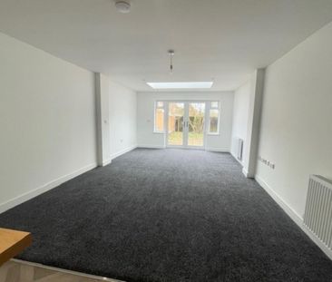 2 bedroom semi-detached house to rent - Photo 5