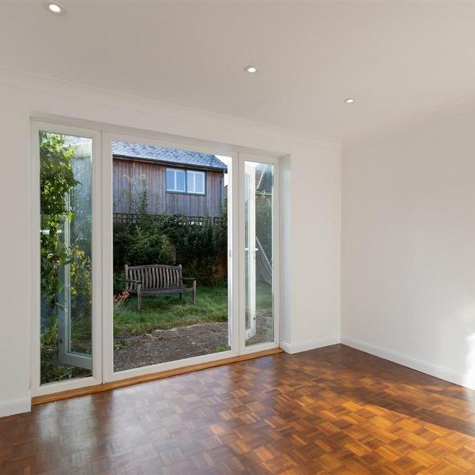 4 bedroom semi-detached house to rent - Photo 1