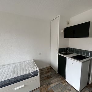 STUDIO REFAIT A NEUF - PROCHE CITADELLE - DISPONIBLE DES MAINTENANT - Photo 2