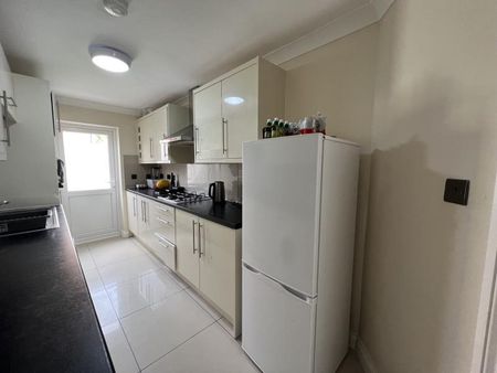 3 bedroom terraced house to rent - Photo 4