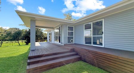 Tidy Family Living in a Sought After Patumahoe Location - Photo 2