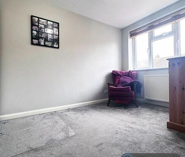 4 bedroom semi-detached house to rent - Photo 5