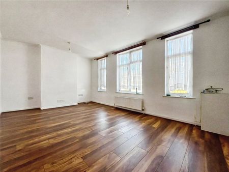 High Street, Whitton, Twickenham, TW2 7LN - Photo 2