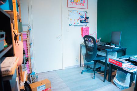 Appartement met garagebox, autostaanplaats in het centrum van Knesselare - Photo 5