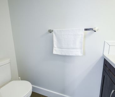 Deluxe Premium - Lees Ave - Photo 2