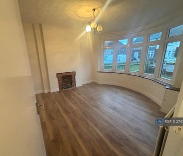 4 bedroom detached house to rent - Photo 2