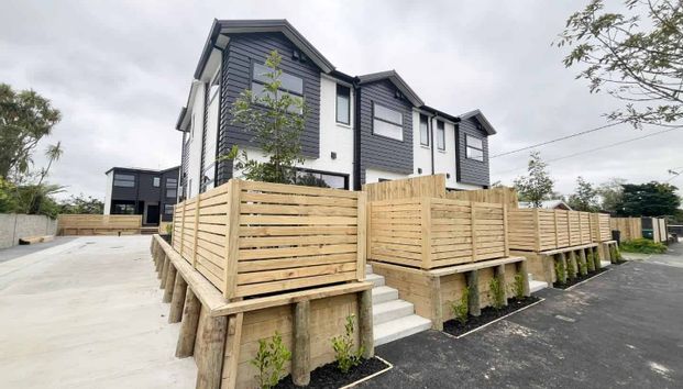 Brand New Home in a Quiet Chartwell Street - Photo 1