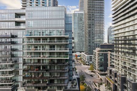 For Lease - 39 Annie Craig Drive Unit# 1402, Toronto, Ontario - Photo 2