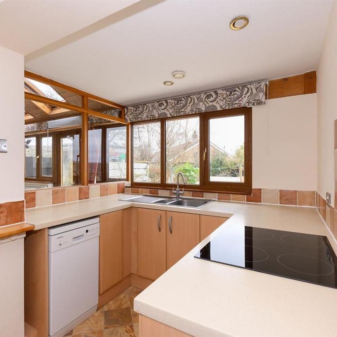 4 bedroom semi-detached house to rent - Photo 1