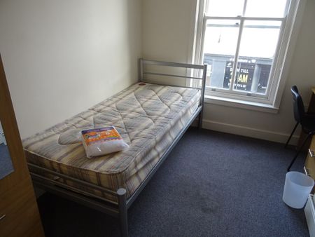 8 Bed Student Accommodation - Photo 3