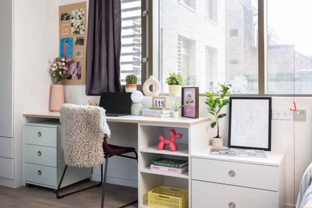 Extra Large Standard Double Ensuite - Photo 4