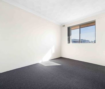 Modern Two Bedroom Apartment, Moments To The Shops, Transport And S... - Photo 1