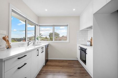 Newly Renovated, Sunny and Warm Home in Takapuna - Photo 2