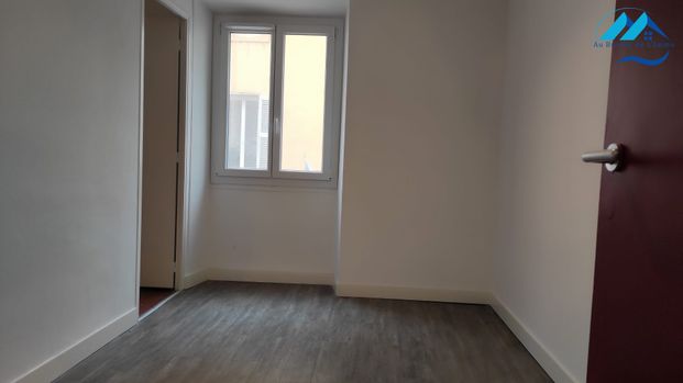 Location Appartement 3 pièces 52m² MARSEILLE 1er - Photo 1