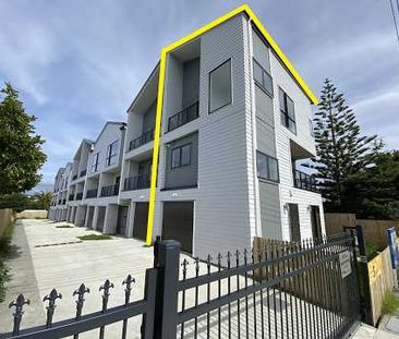 An Elite Townhouse with a Super Convenient Location! - Photo 4