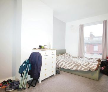 4 bedroom terraced house to rent - Photo 4