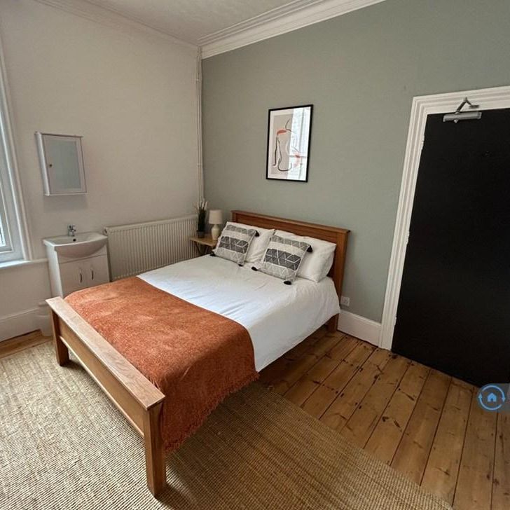 1 bedroom in a house share to rent - Photo 1
