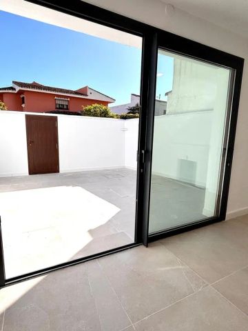 Alquiler de chalet adosado en Calle Geraneos - Photo 3