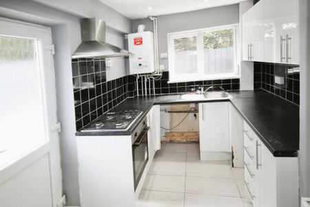 2 bedroom semi-detached house to rent - Photo 4