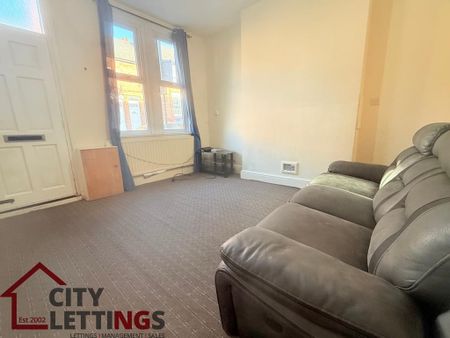 2 bedroom terraced house to rent - Photo 2