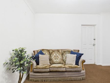 4 bedroom flat to rent - Photo 2