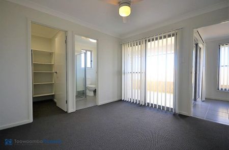 Modern three bedroom unit, close to amenities. - Photo 3