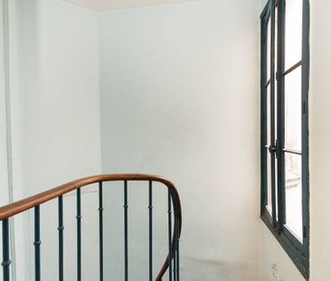 Logement à Paris, Location meublée - Photo 2