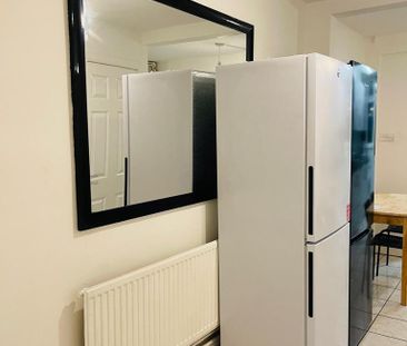 1 bedroom in a house share to rent - Photo 5